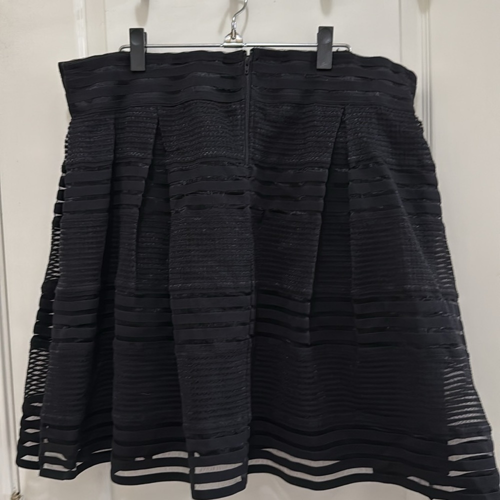 Women’s Torrid 3x black skirt, pleated 90s texture sheer striped - Picture 9 of 9
